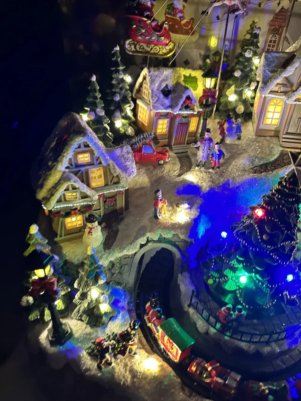 Animated Mountain Train Christmas Village Santa Sleigh Reindeer Musical 17â?NEW