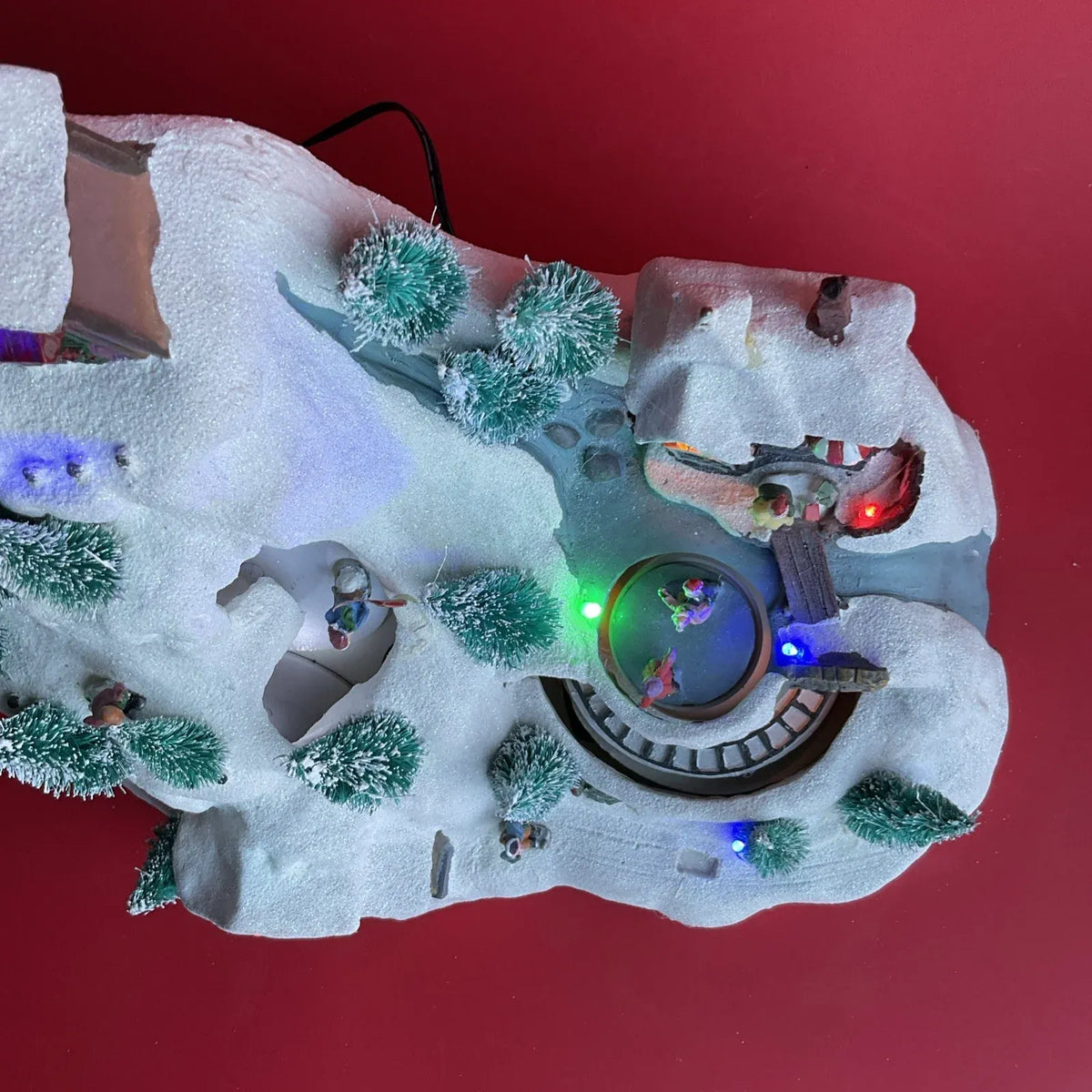 Holiday Living Animated Musical Ski Scene Christmas Lights & Music Songs 0527828