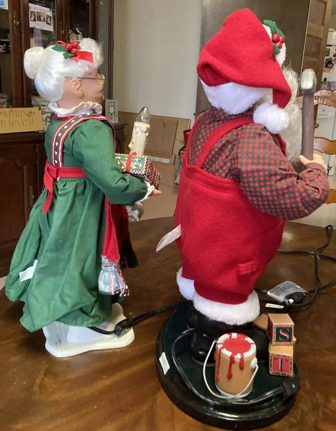 Holiday Creations Mr & Mrs Santa Claus Lighted Animated Figures Electric Switch
