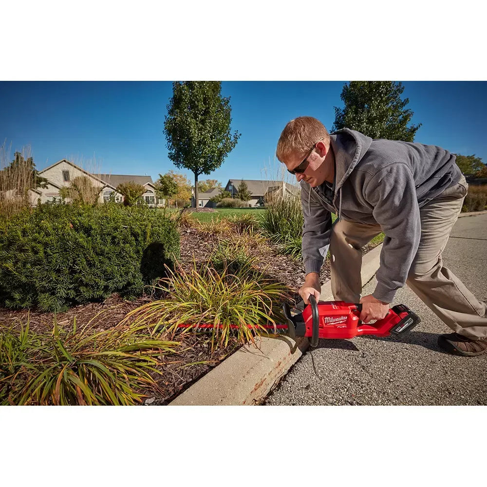 Milwaukee 2726-21HD M18 FUEL 18V 24-Inch Ergonomic Hedge Trimmer Kit
