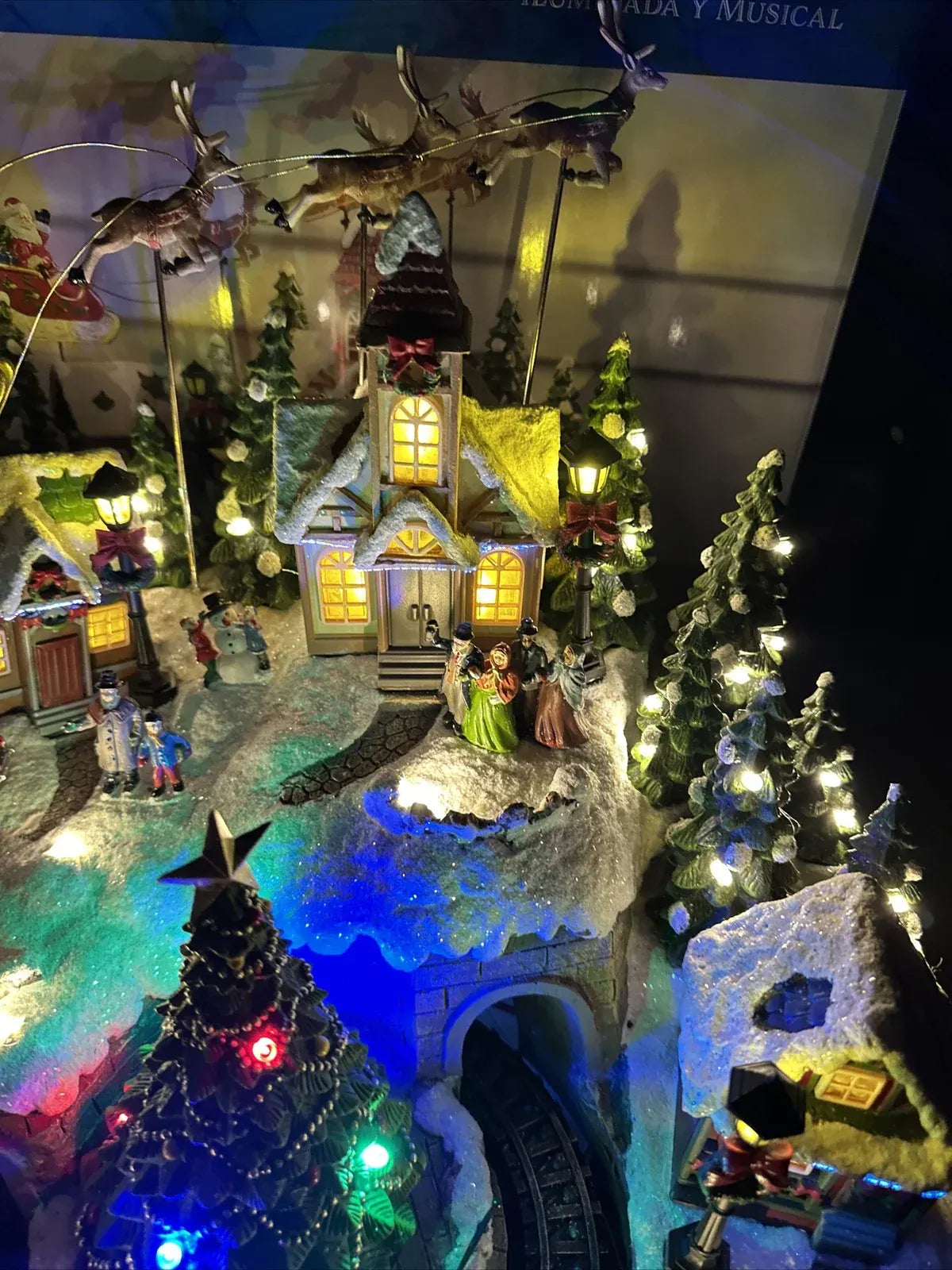 Animated Mountain Train Christmas Village Santa Sleigh Reindeer Musical 17â?NEW